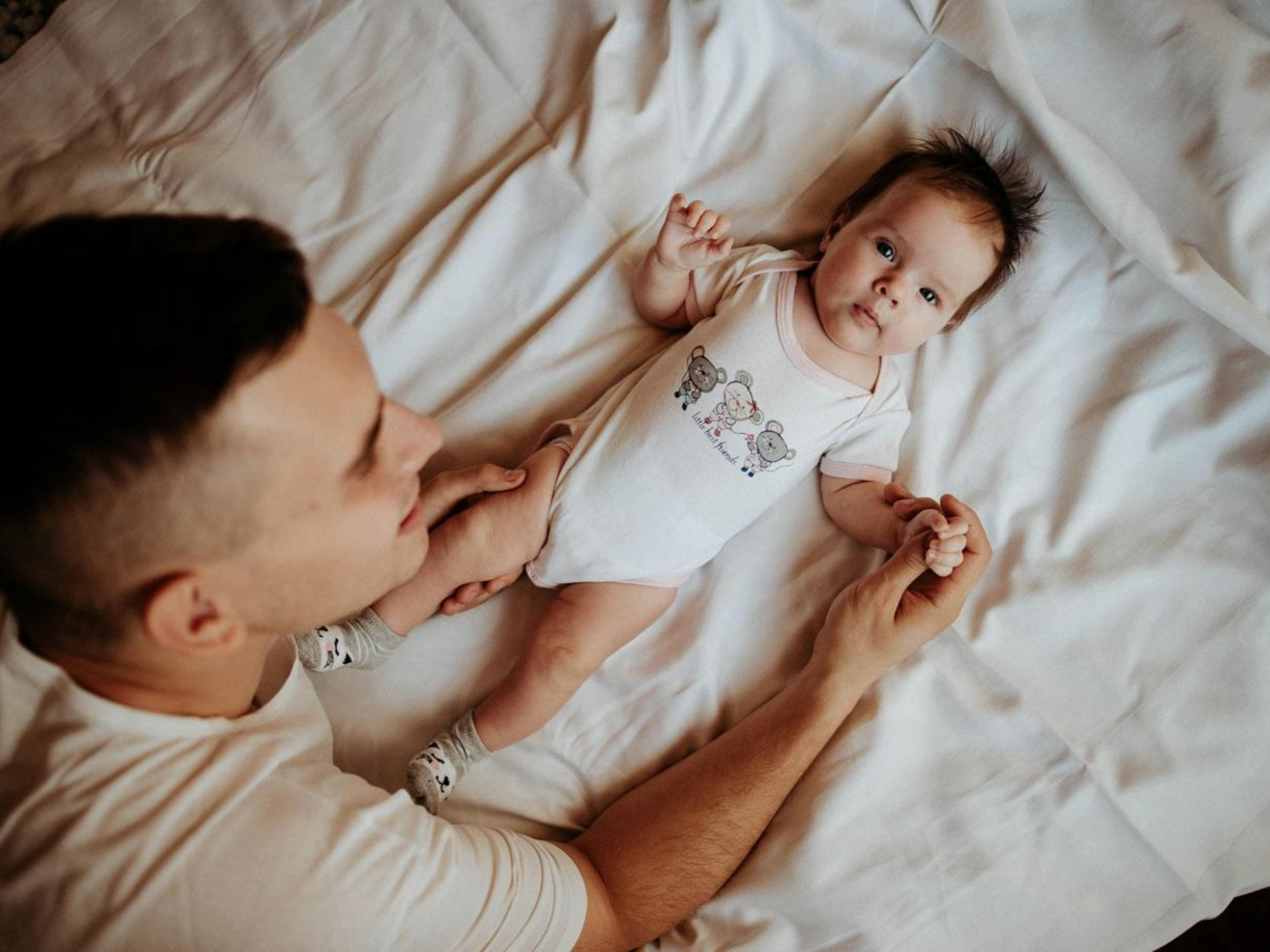 Who Should Put Baby to Bed? | Sleep Training Tips That Work